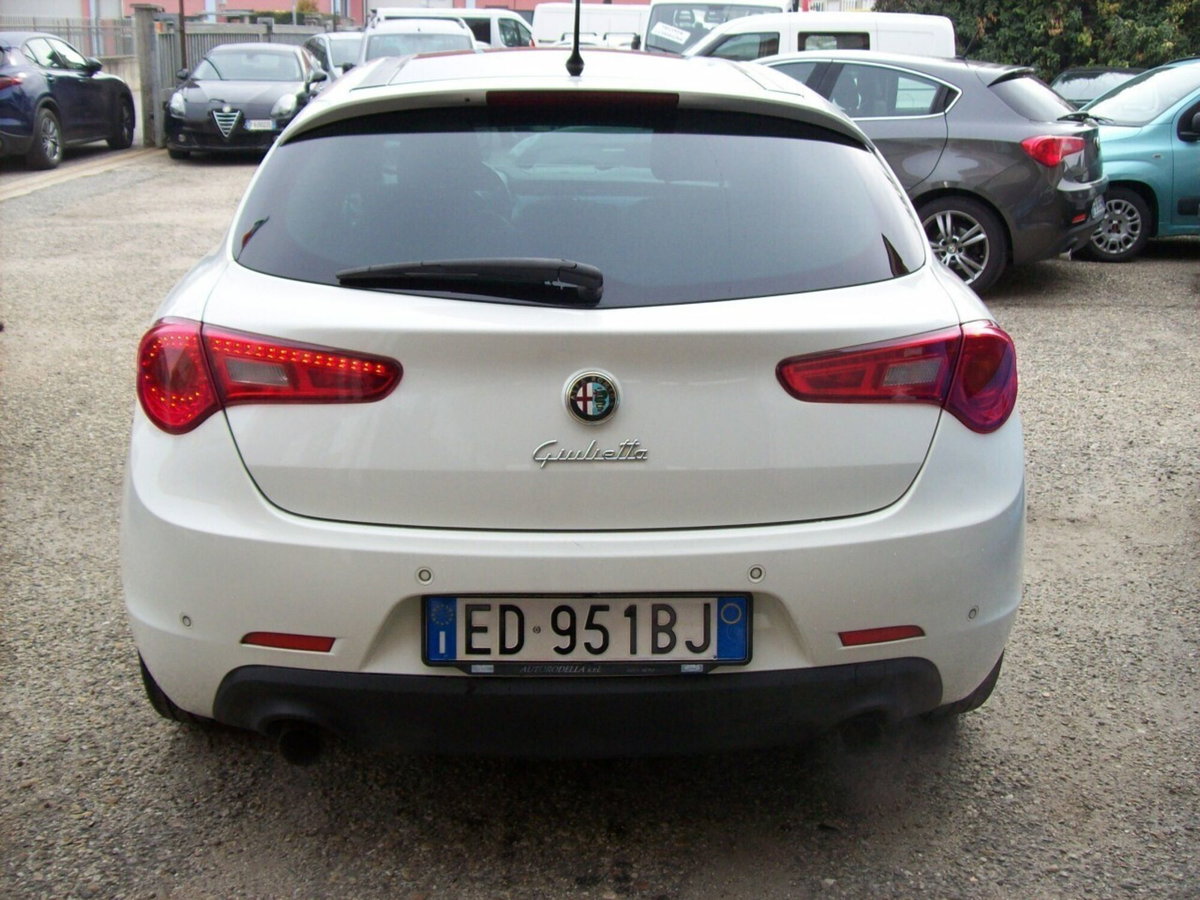 Alfa Romeo Giulietta 1750 tbi Quadrifoglio Verde 235cv (15)