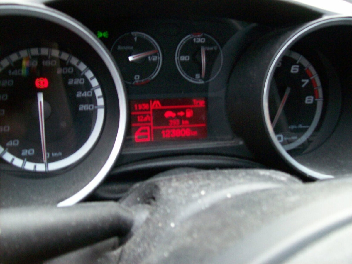 Alfa Romeo Giulietta 1750 tbi Quadrifoglio Verde 235cv (7)