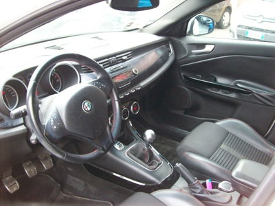 Alfa Romeo Giulietta 1750 tbi Quadrifoglio Verde 235cv (8)