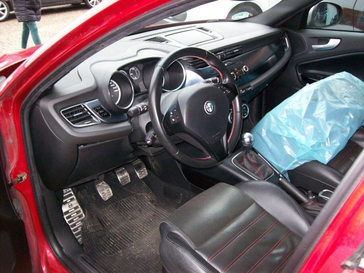 Alfa Romeo Giulietta 2.0 JTDm-2 Distinctive 170cv (9)