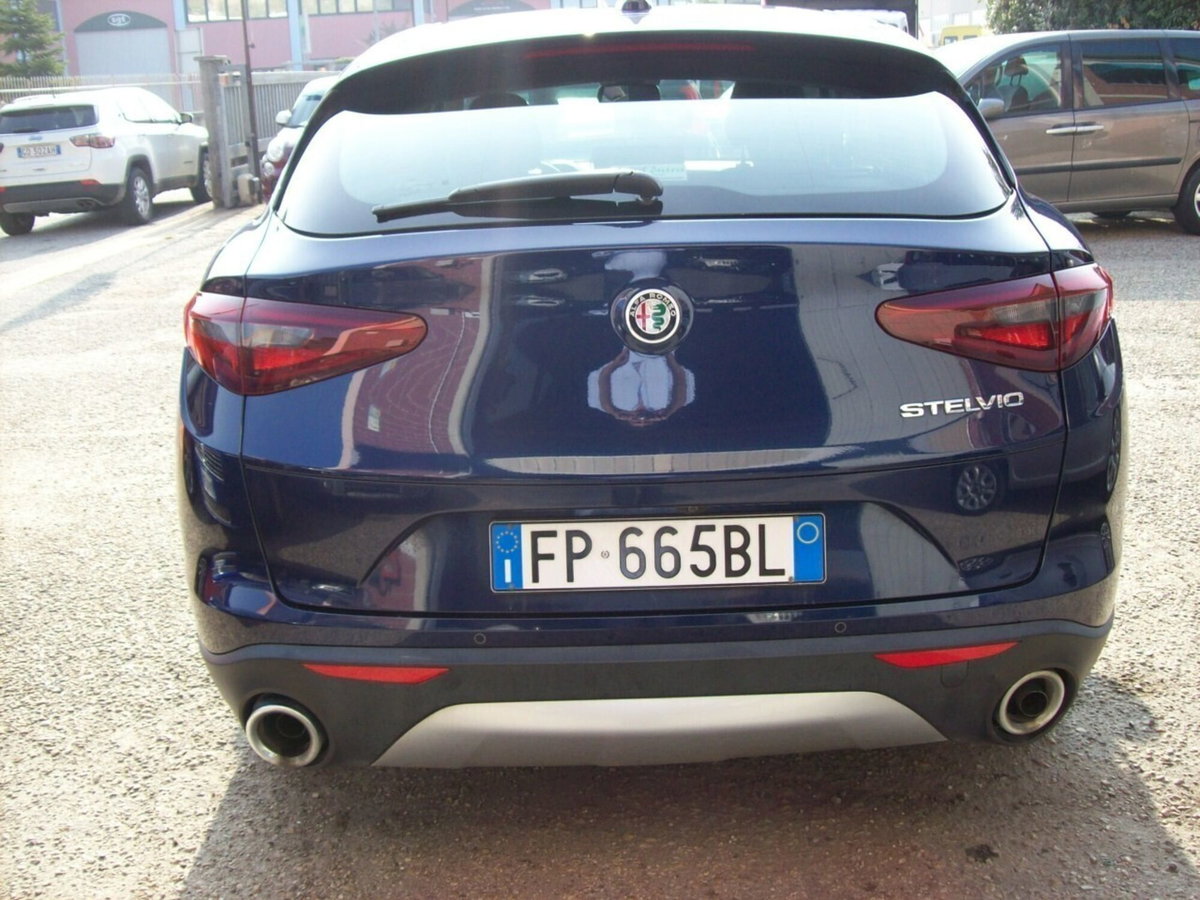 Alfa Romeo Stelvio Stelvio 2.2 Turbodiesel 180 CV AT8 RWD Executive (14)