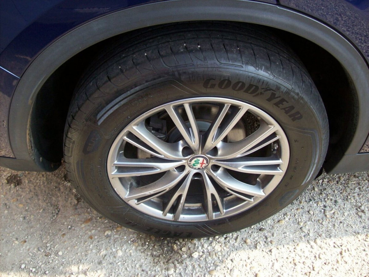 Alfa Romeo Stelvio Stelvio 2.2 Turbodiesel 180 CV AT8 RWD Executive (17)