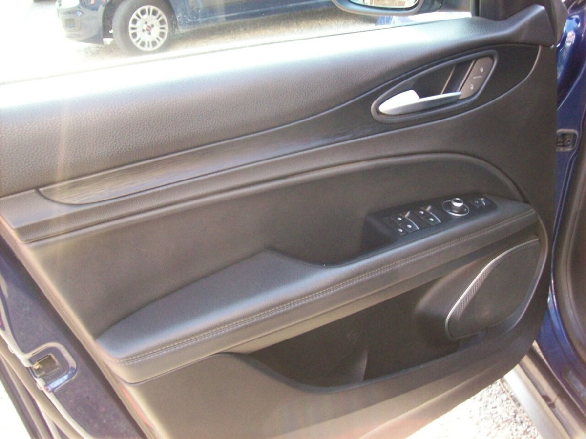Alfa Romeo Stelvio Stelvio 2.2 Turbodiesel 180 CV AT8 RWD Executive (6)