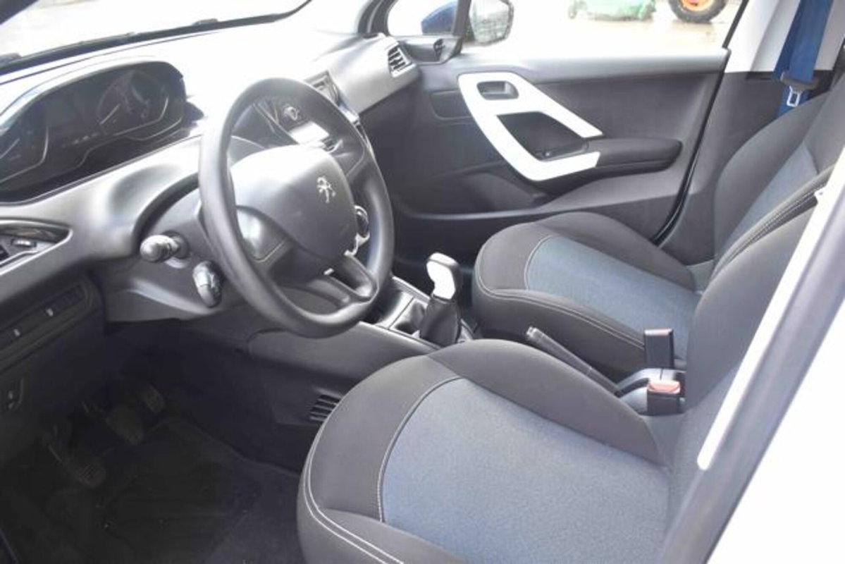 Peugeot 208 68 5 porte Active (4)
