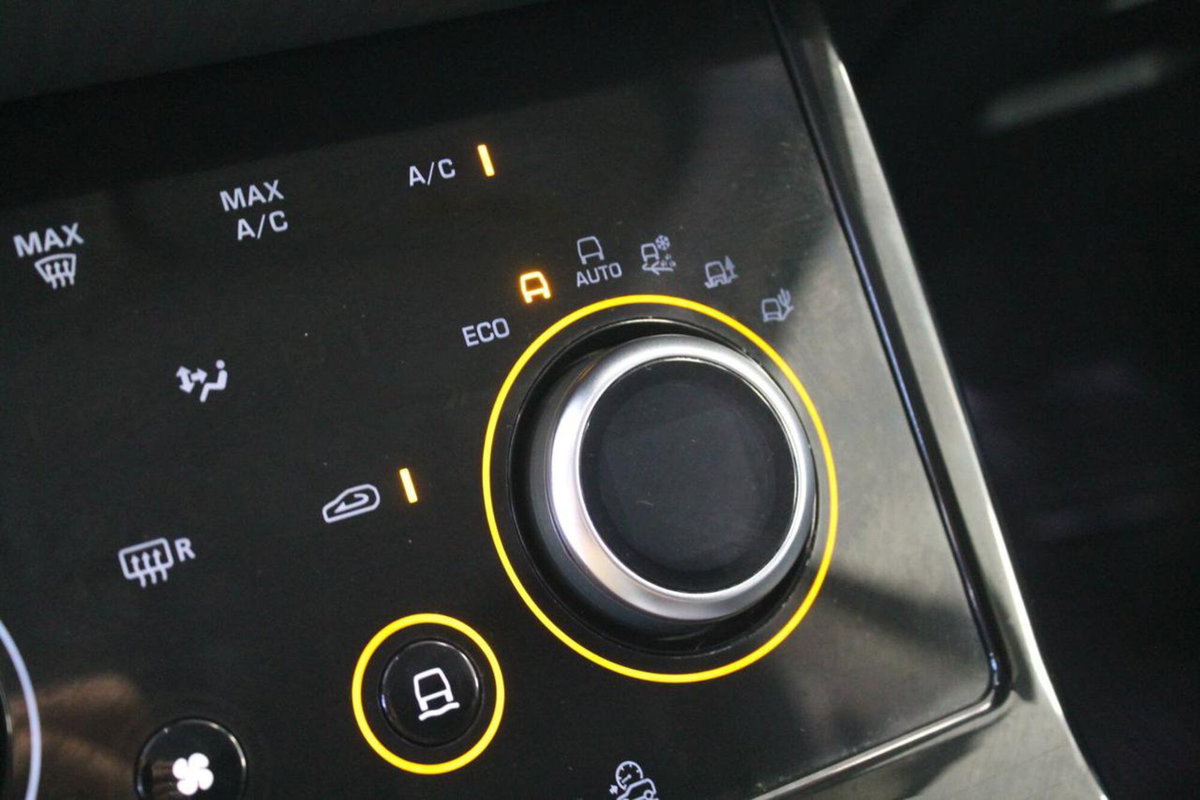 Land Rover Range Rover Evoque 2.0D I4 150CV AWD Business Edit. Premium (18)