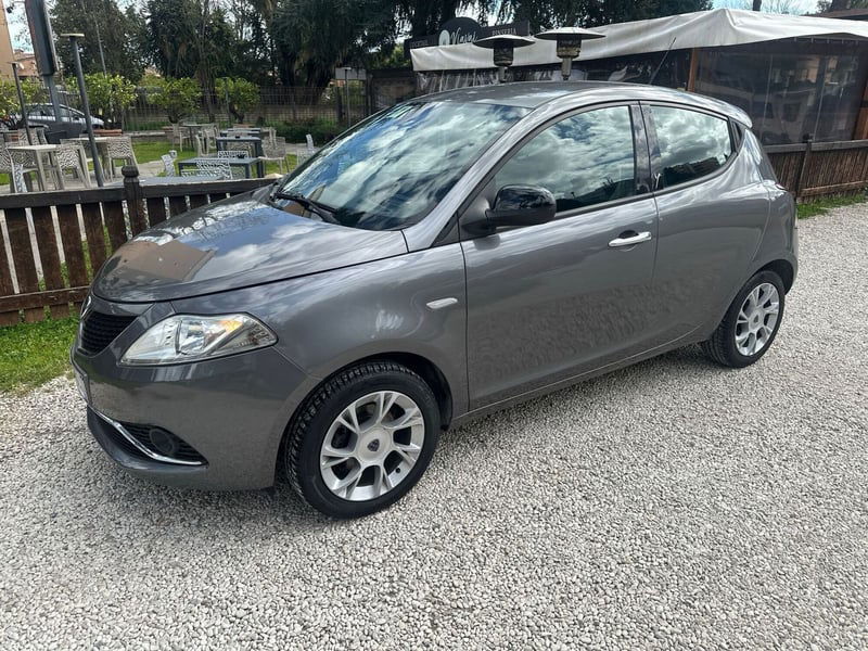 Lancia Ypsilon 0.9 TwinAir 85 CV 5 porte S&S DFN Platinum