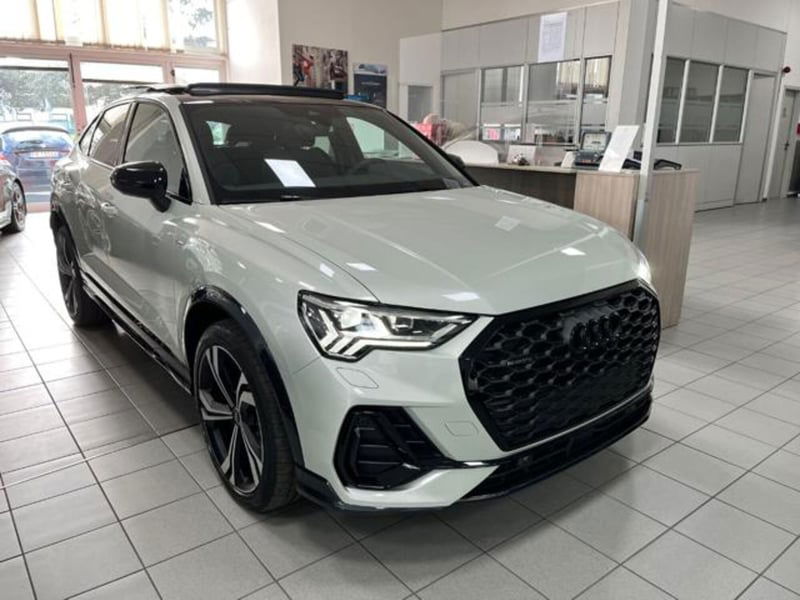 Audi Q3 Sportback 40 2.0 tdi Identity Black quattro 193cv s-tronic