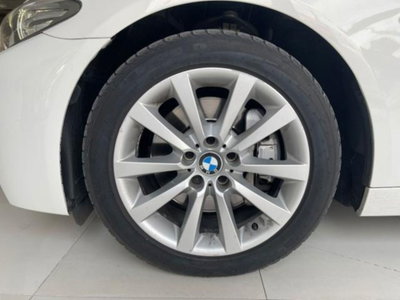 BMW Serie 5 525d xDrive Modern (10)