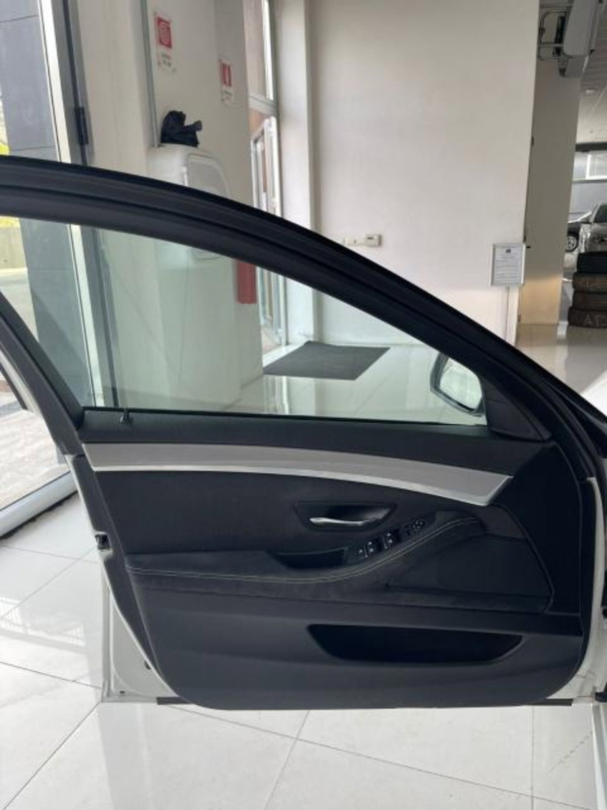 BMW Serie 5 525d xDrive Modern (11)