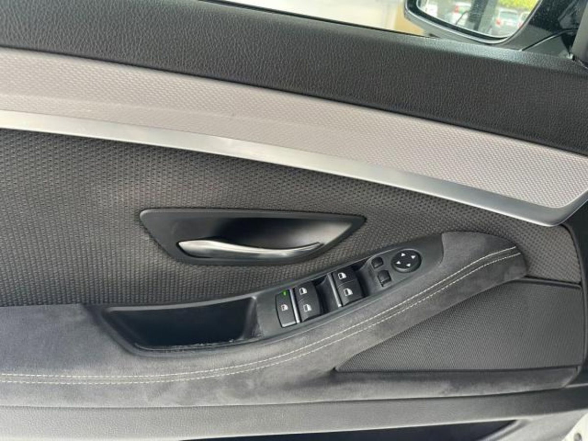 BMW Serie 5 525d xDrive Modern (12)