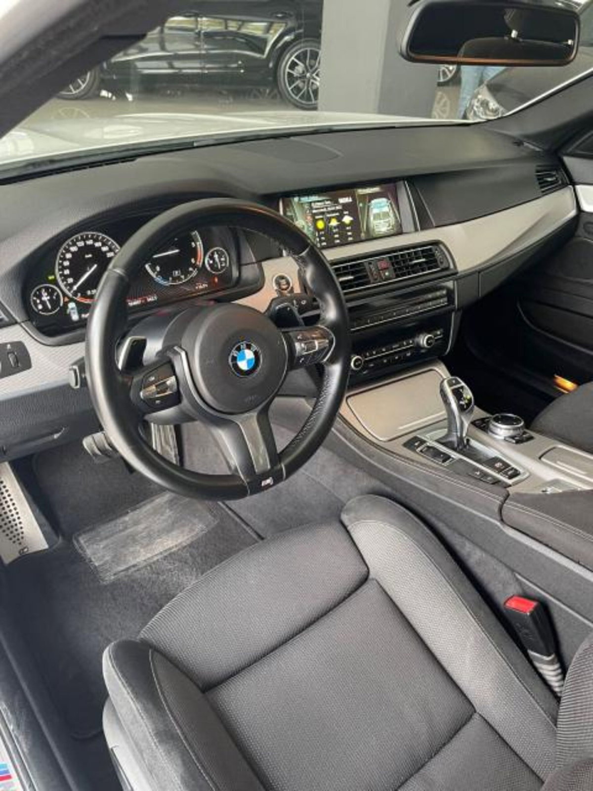 BMW Serie 5 525d xDrive Modern (14)