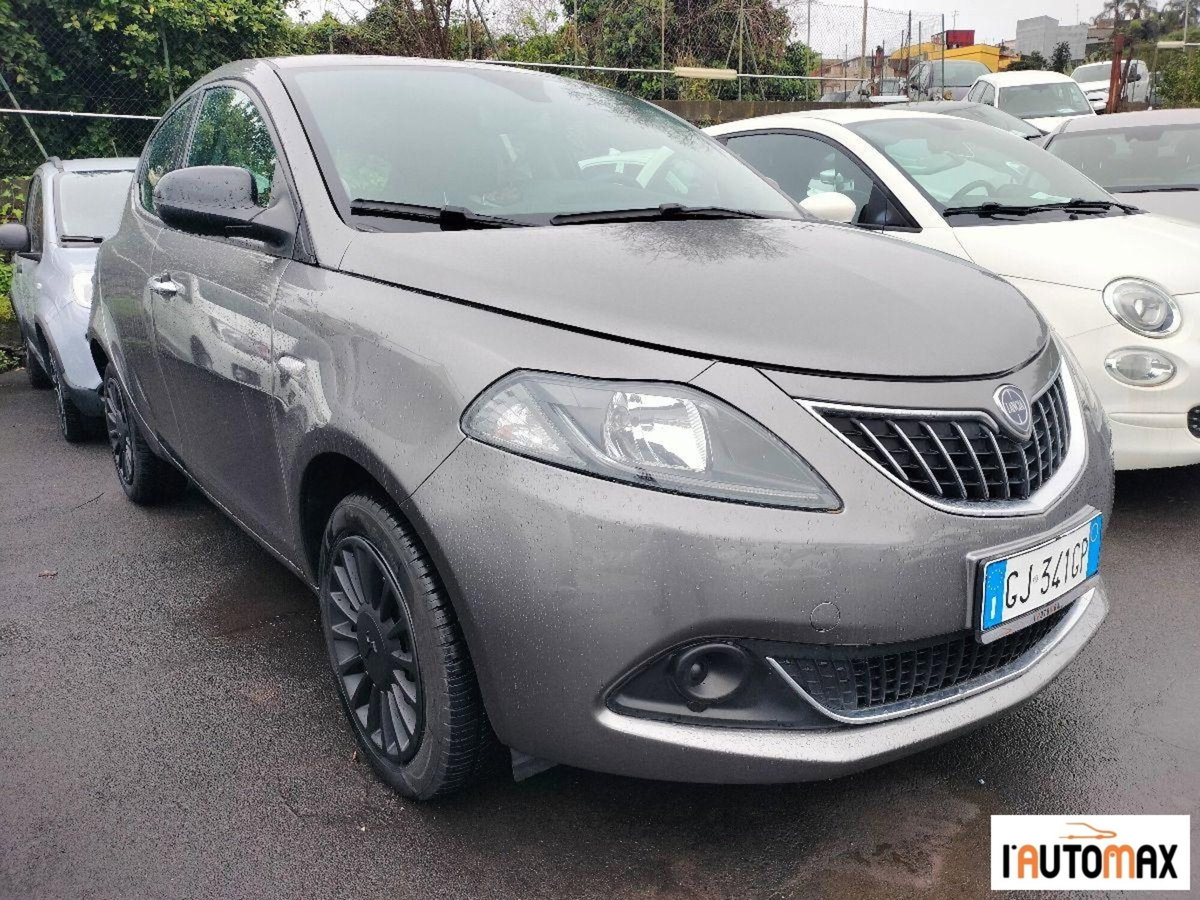 Lancia Ypsilon 1.0 FireFly 5 porte S&S Hybrid Silver Plus