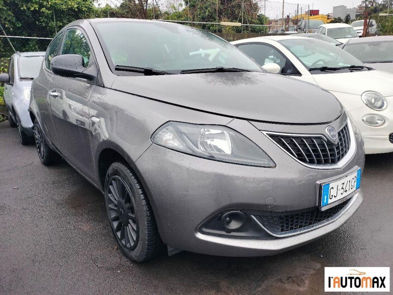 Lancia Ypsilon 1.0 FireFly 5 porte S&S Hybrid Ecochic Silver
