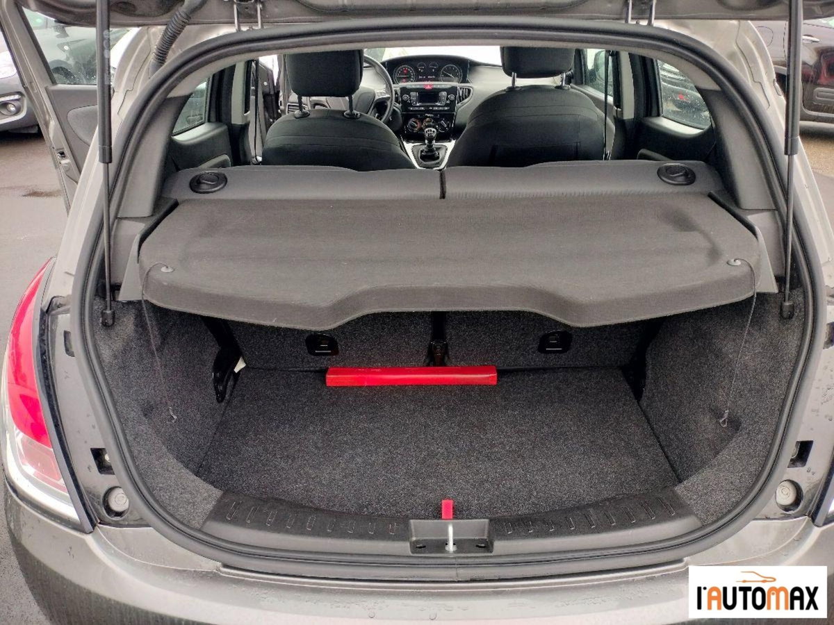 Lancia Ypsilon 1.0 FireFly 5 porte S&S Hybrid Silver Plus (11)