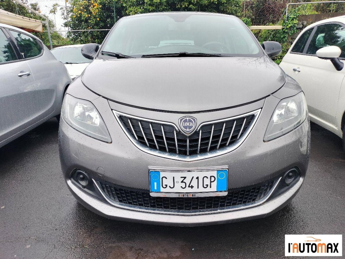 Lancia Ypsilon 1.0 FireFly 5 porte S&S Hybrid Silver Plus (2)