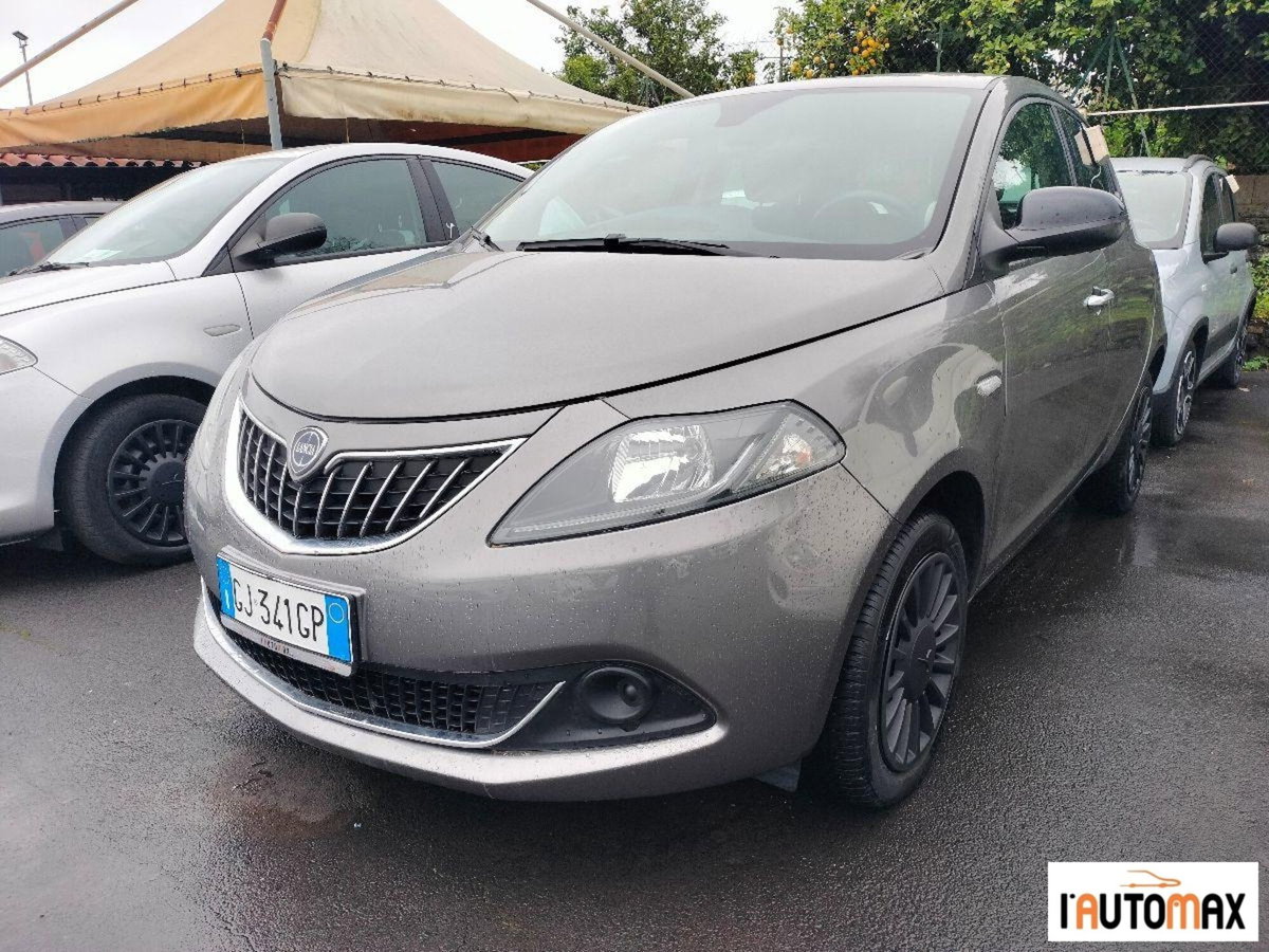 Lancia Ypsilon 1.0 FireFly 5 porte S&S Hybrid Silver Plus (3)