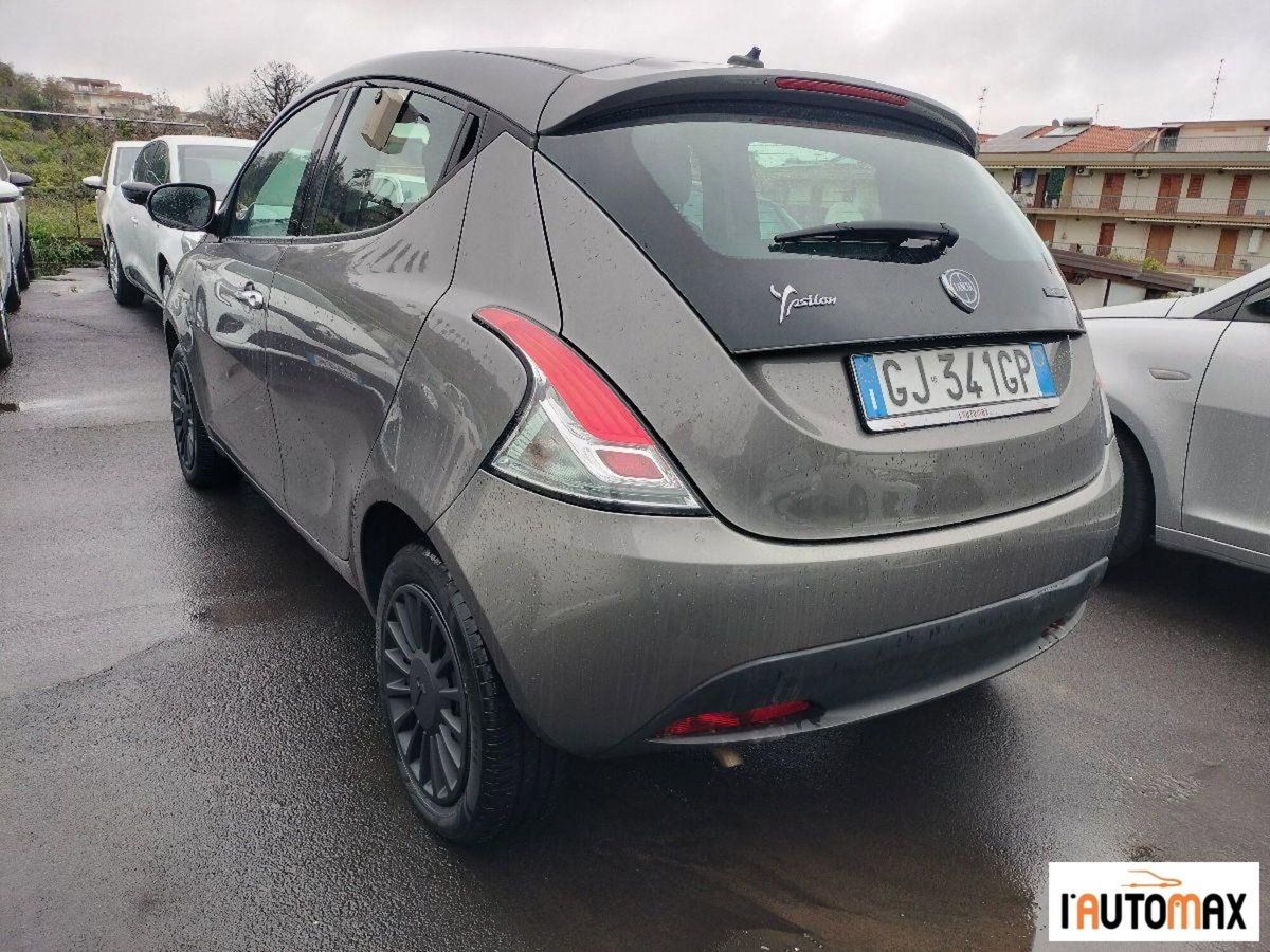 Lancia Ypsilon 1.0 FireFly 5 porte S&S Hybrid Silver Plus (6)