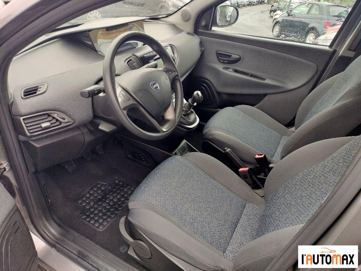 Lancia Ypsilon 1.0 FireFly 5 porte S&S Hybrid Silver Plus (7)