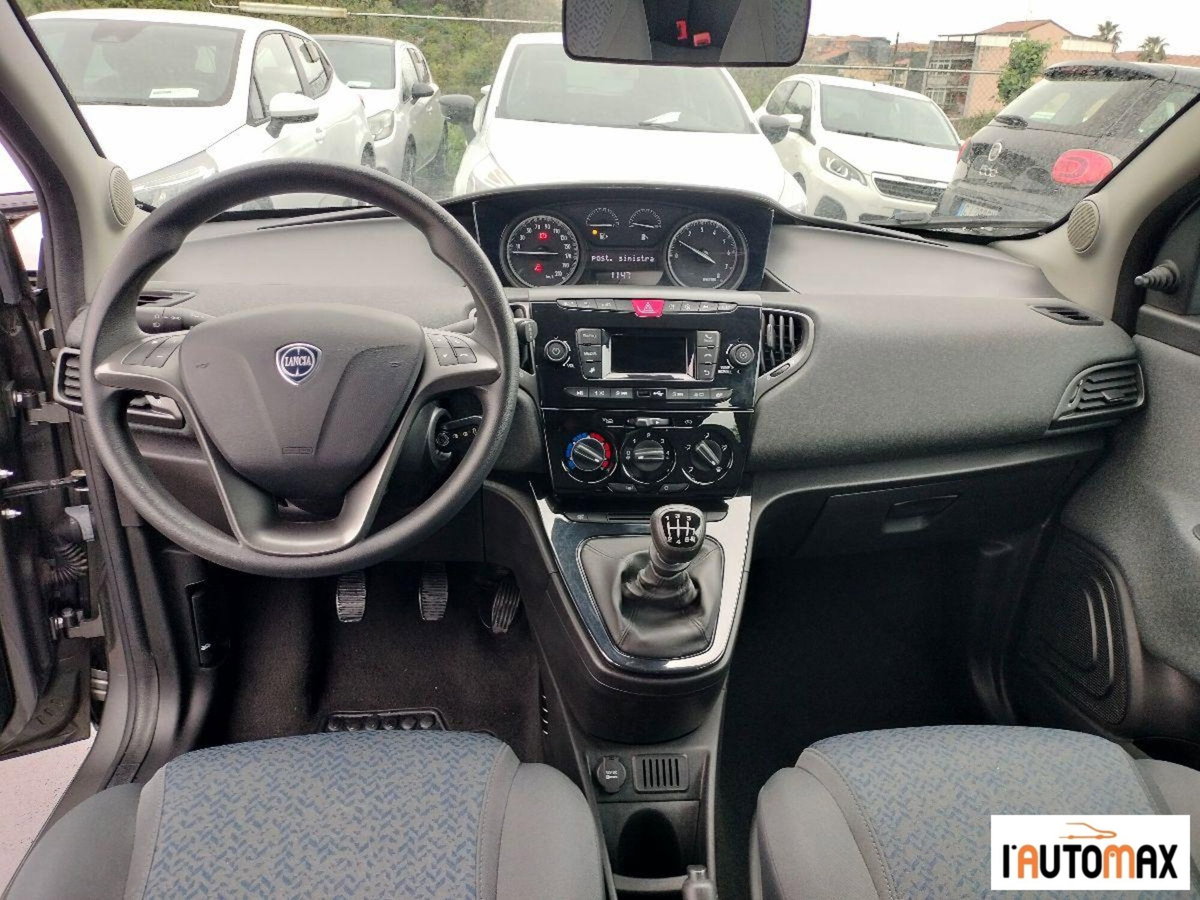 Lancia Ypsilon 1.0 FireFly 5 porte S&S Hybrid Silver Plus (9)