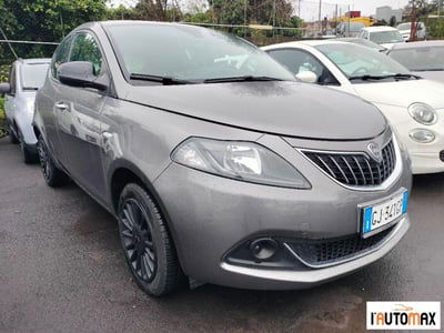 Lancia Ypsilon 1.0 FireFly 5 porte S&S Hybrid Ecochic Silver  usata
