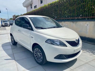 Lancia Ypsilon 1.0 FireFly 5 porte S&S Hybrid UnYca usata