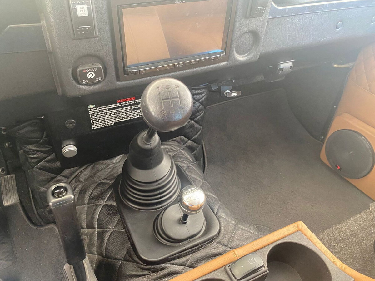 Land Rover Defender 90 3.5 V8 Station Wagon County (14)