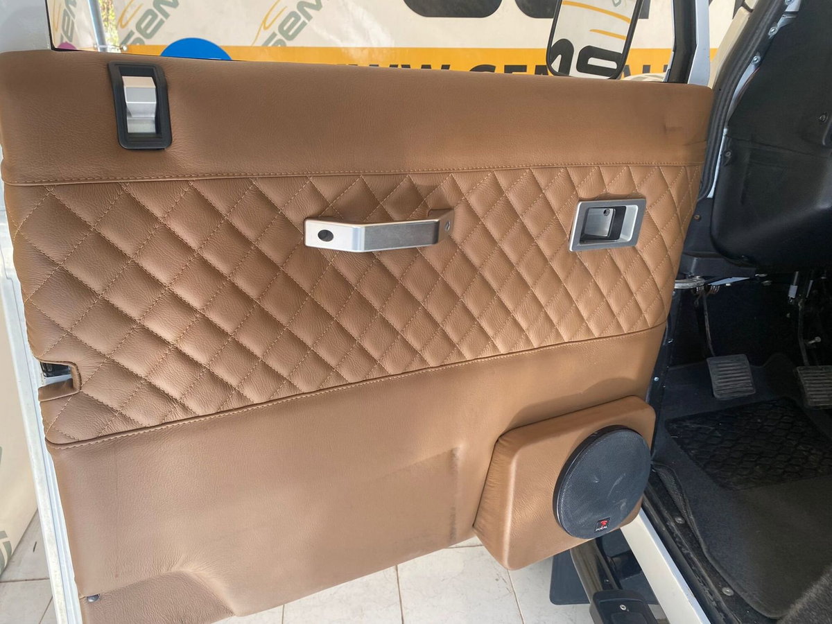 Land Rover Defender 90 3.5 V8 Station Wagon County (16)