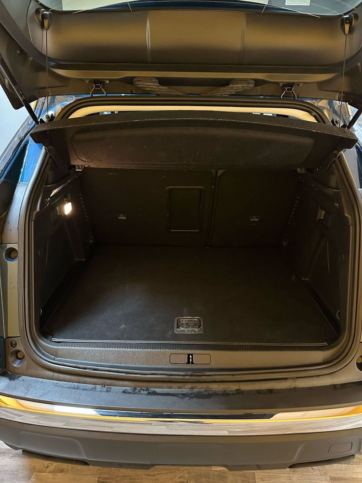 Peugeot 3008 Hybrid 225 e-EAT8 GT (13)