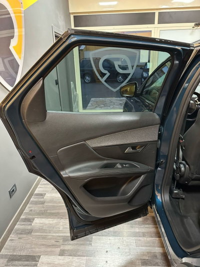 Peugeot 3008 Hybrid 225 e-EAT8 GT (14)