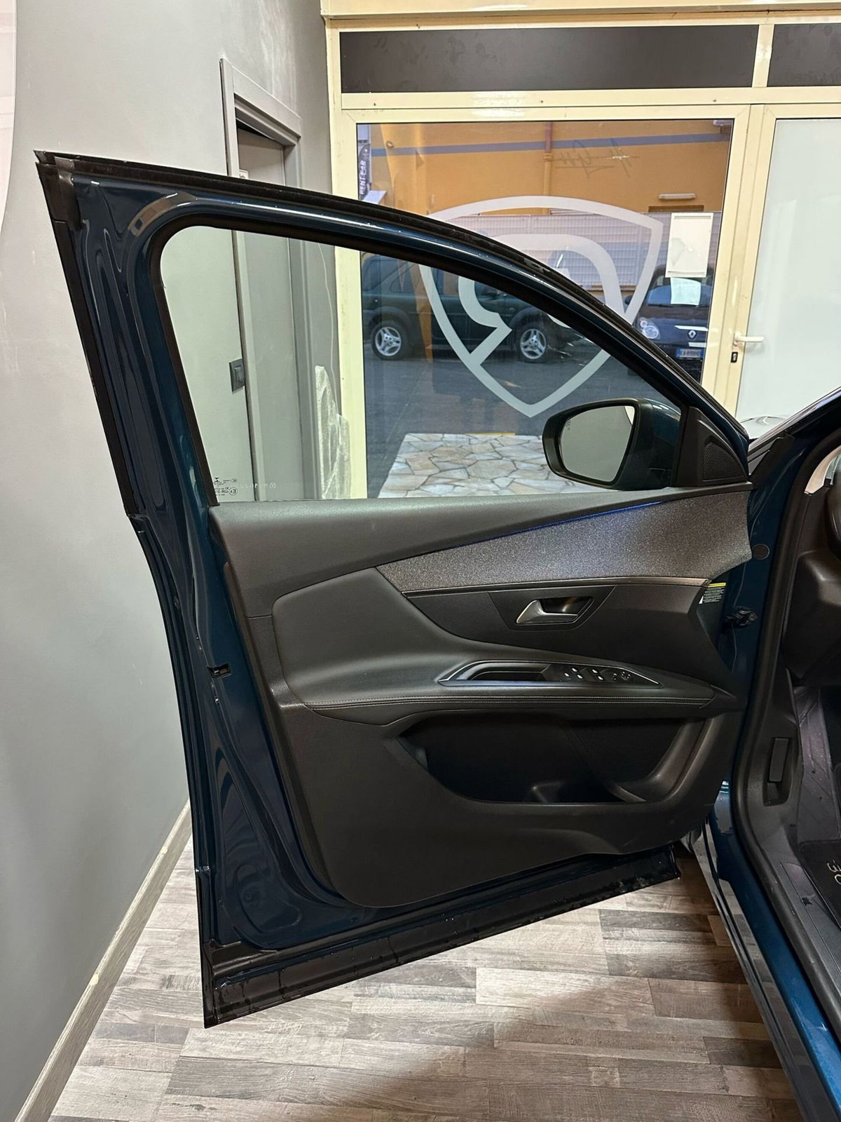 Peugeot 3008 Hybrid 225 e-EAT8 GT (9)