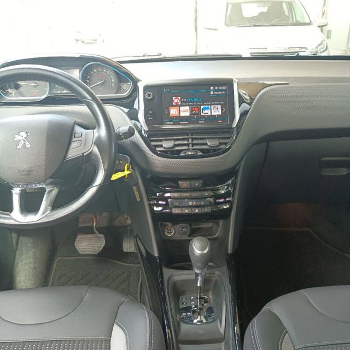 Peugeot 2008 120 EAT6 S&S Allure (4)