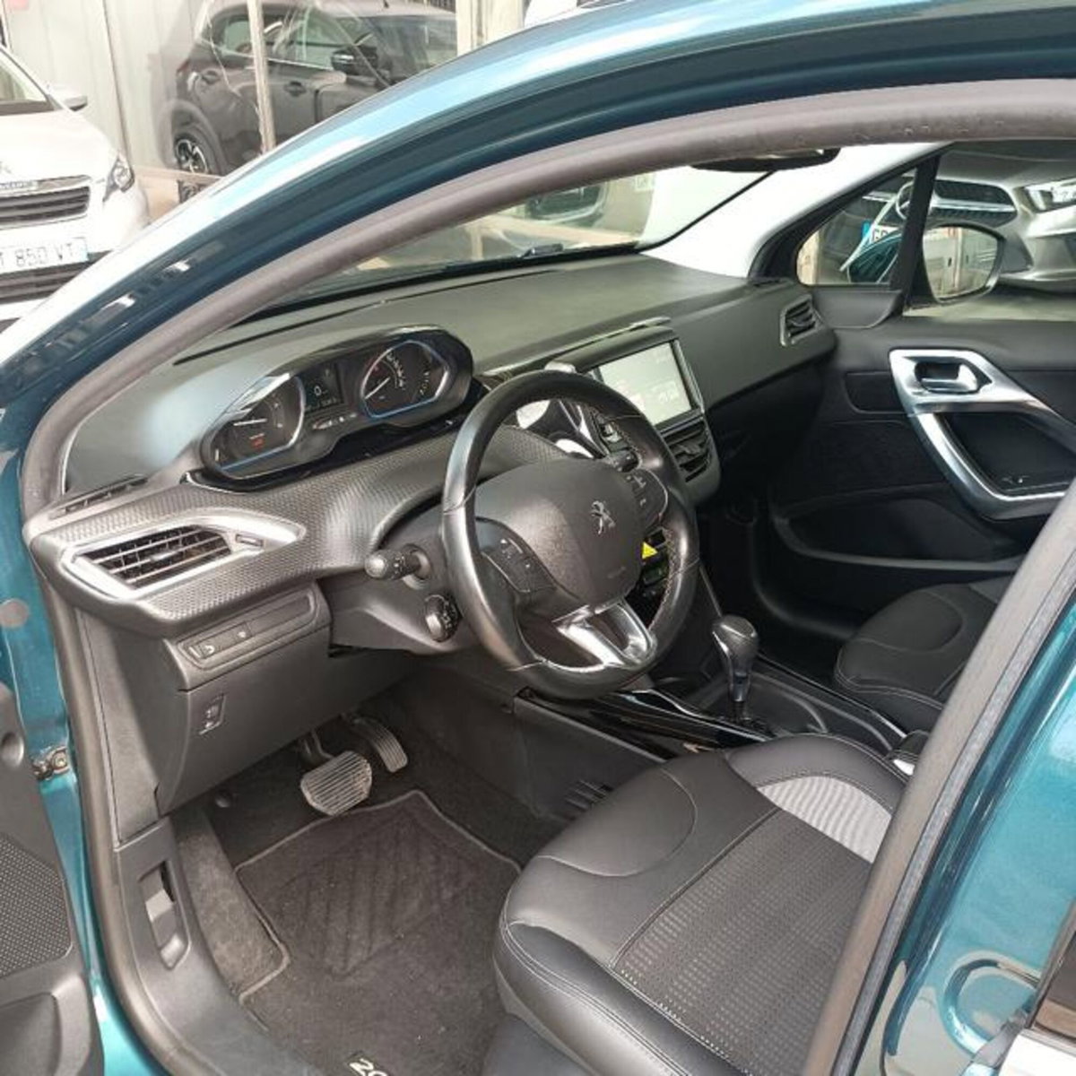 Peugeot 2008 120 EAT6 S&S Allure (9)