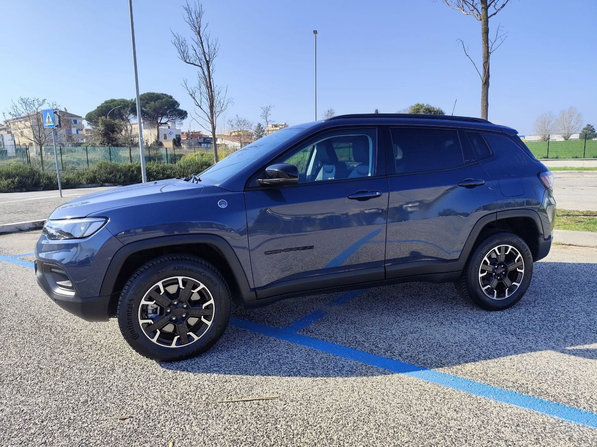 Jeep Compass 1.3 T4 240CV PHEV AT6 4xe S (8)
