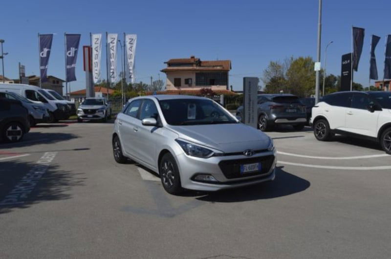 Hyundai i20 1.2 84 CV 5 porte Blackline
