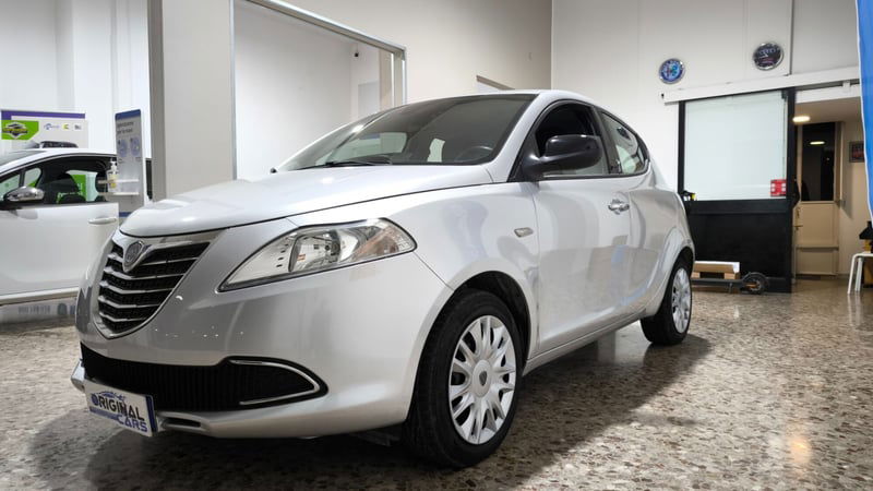 Lancia Ypsilon 1.2 69 CV 5 porte Silver
