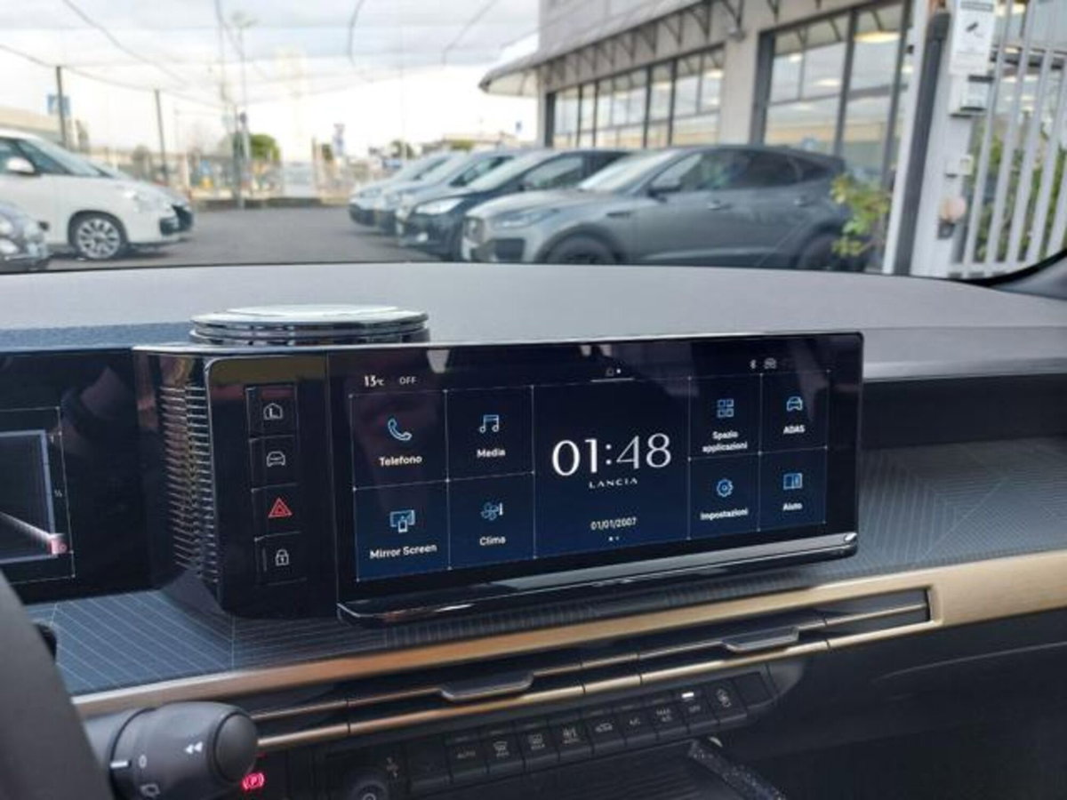 Lancia Ypsilon 1.2 mhev Edizione Limitata Cassina e-dct (14)