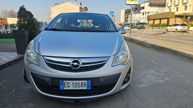 Opel Corsa 1.2 5 porte Club