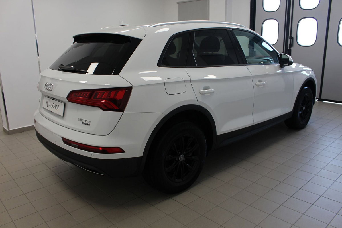 Audi Q5 35 TDI quattro S tronic Business Sport (4)