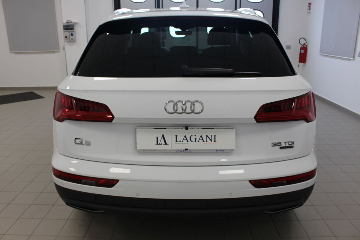 Audi Q5 35 TDI quattro S tronic Business Sport (5)