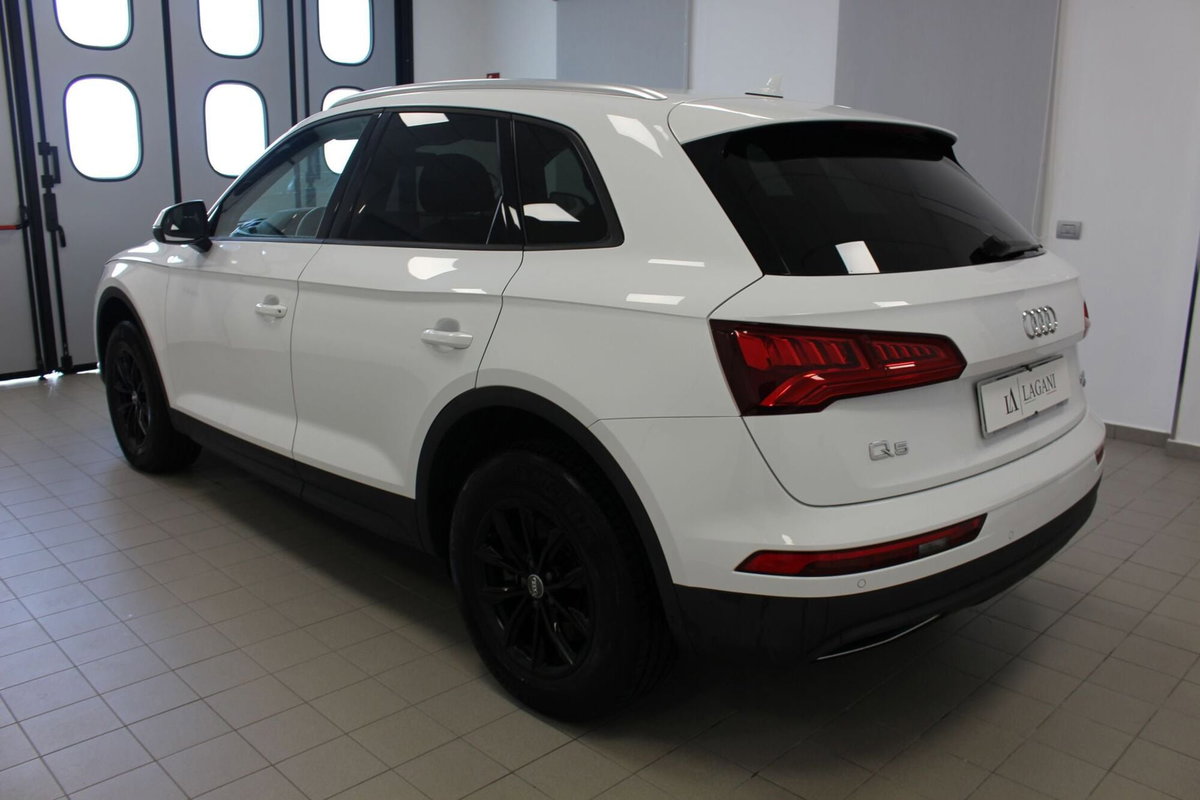 Audi Q5 35 TDI quattro S tronic Business Sport (6)