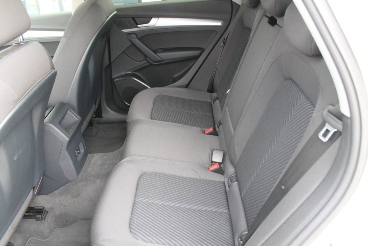 Audi Q5 35 TDI quattro S tronic Business Sport (9)