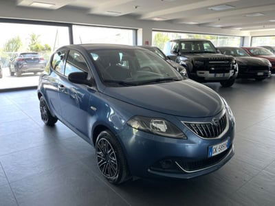 Lancia Ypsilon 1.0 FireFly 5 porte S&S Hybrid Ecochic Silver usata