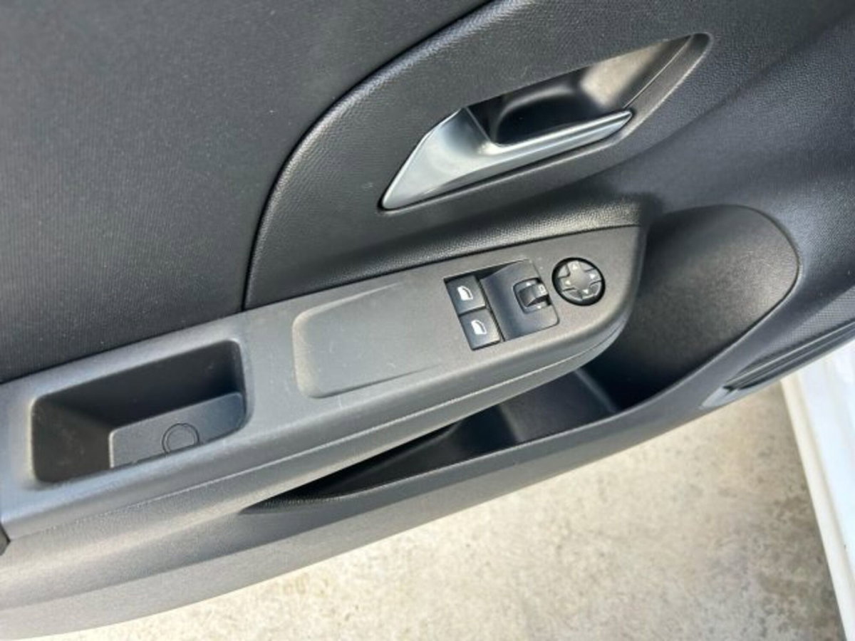 Opel Corsa 1.5 D 100 CV Edition (13)