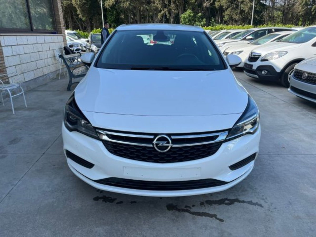 Opel Astra 1.6 CDTi 110CV Start&Stop 5 porte Dynamic (2)