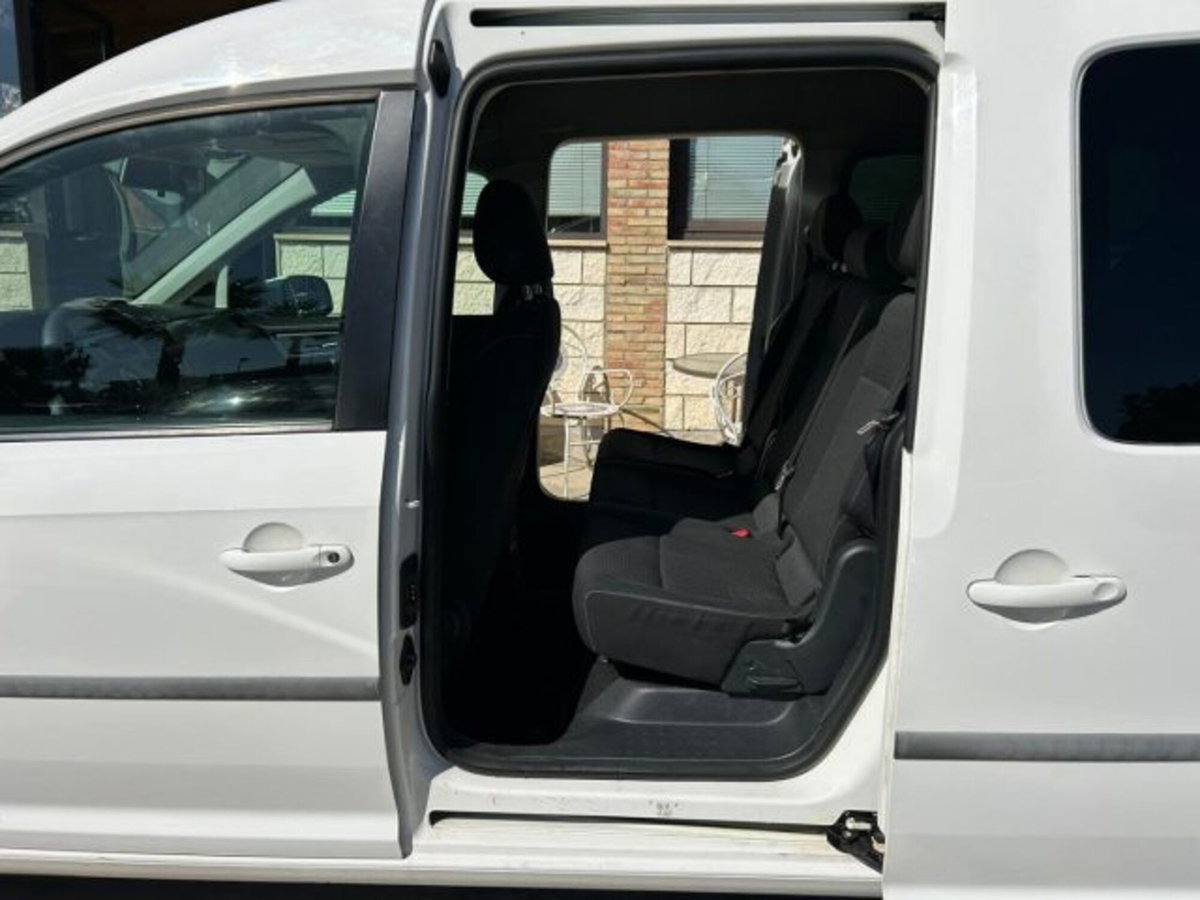 Volkswagen Caddy 2.0 TDI 102 CV (9)
