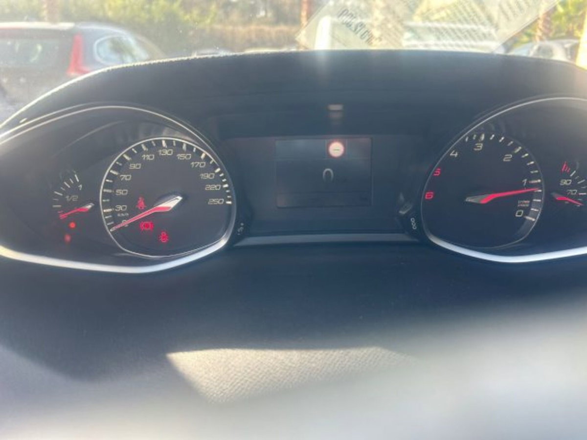 Peugeot 308 BlueHDi 130 S&S Business (11)