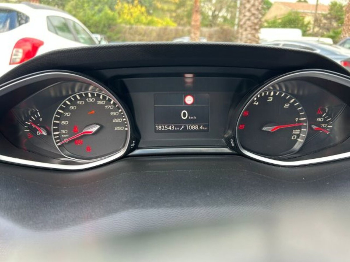 Peugeot 308 SW BlueHDi 130 S&S Business (11)