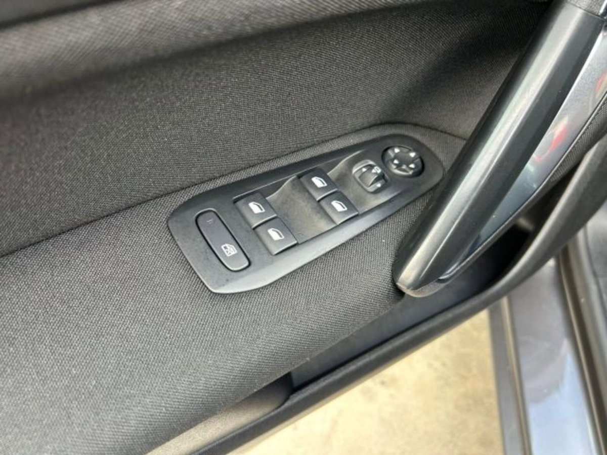 Peugeot 308 SW BlueHDi 130 S&S Business (14)