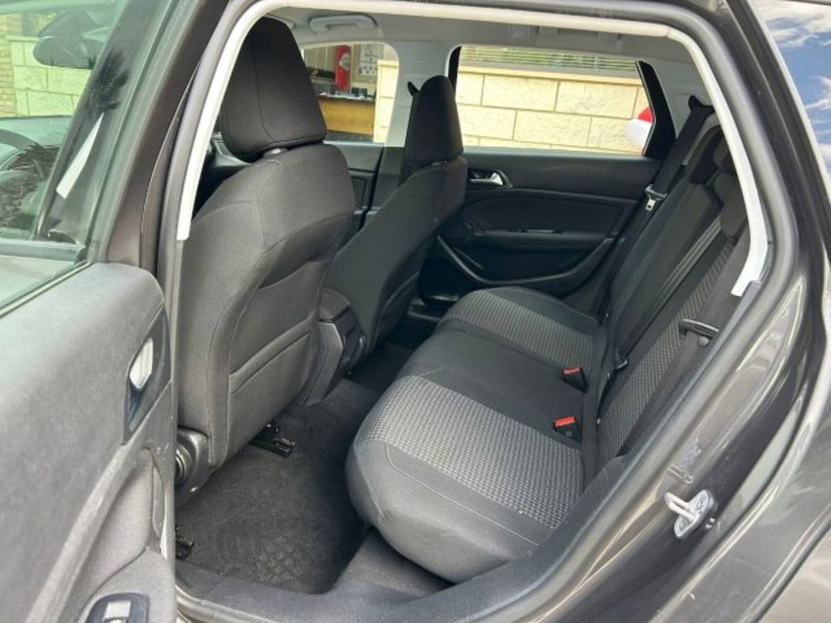 Peugeot 308 SW BlueHDi 130 S&S Business (9)