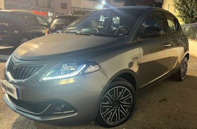 Lancia Ypsilon 1.0 FireFly 5 porte S&S Hybrid Ecochic Gold  usata
